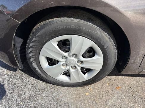 Used 2018 Kia Forte LX image 3