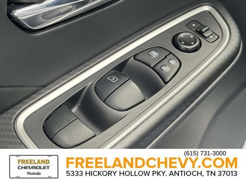 Used 2023 Nissan Versa SR w/ Trunk Package image 28