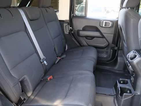 Used 2020 Jeep Wrangler Unlimited Sahara AWD/4WD image 28