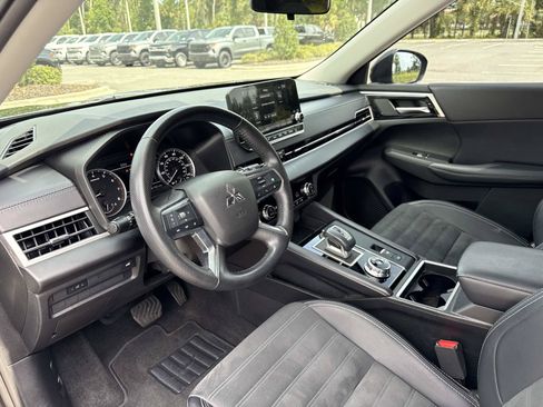 Used 2024 Mitsubishi Outlander SE Black Edition FWD image 22