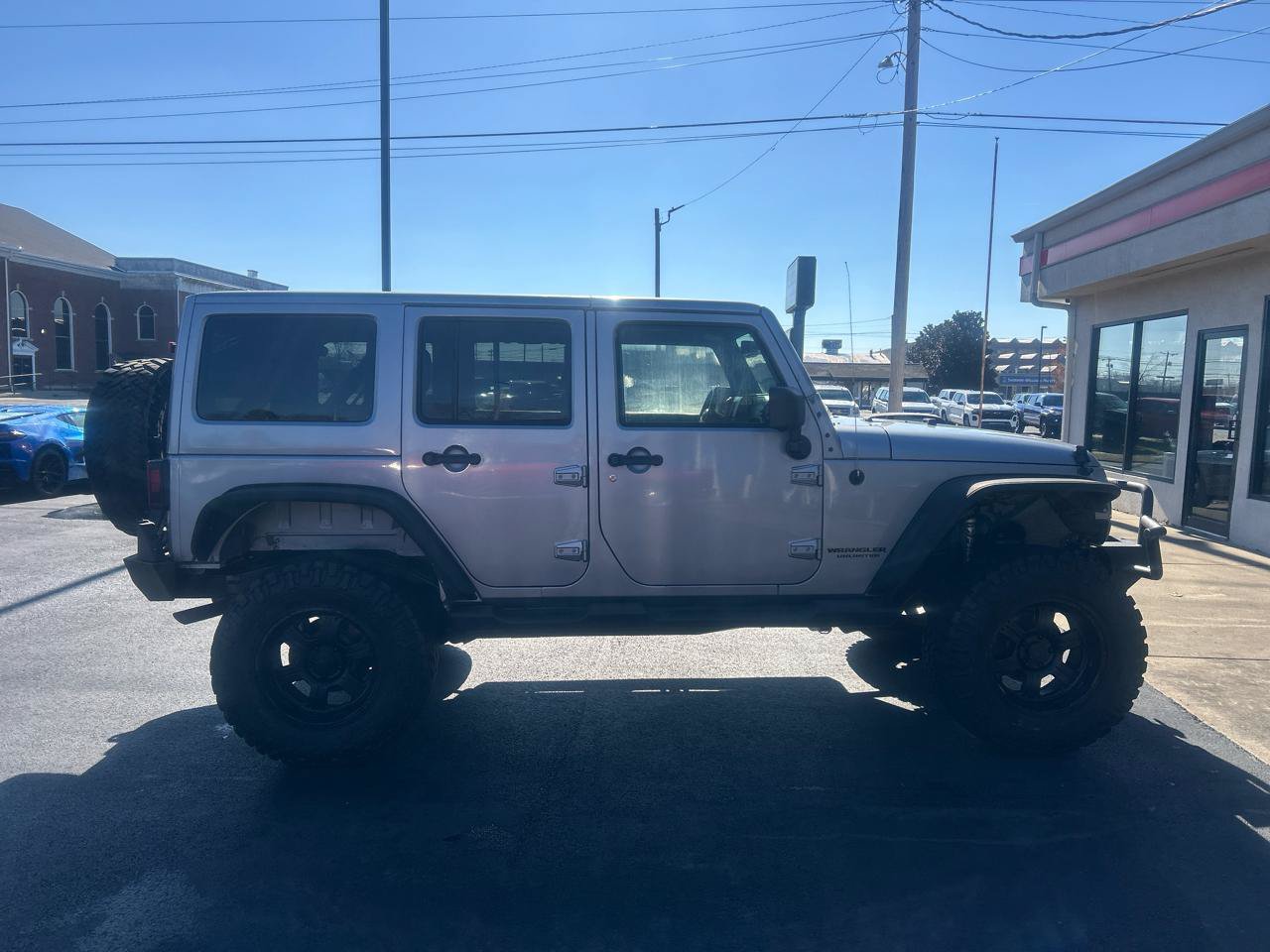 Used 2013 Jeep Wrangler Unlimited Sahara w/ Dual Top Group AWD/4WD image 4