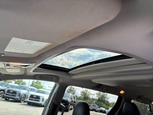 Used 2016 Toyota Sienna SE Premium FWD image 29