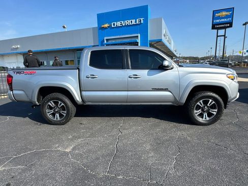 Used 2019 Toyota Tacoma TRD Sport w/ Technology Package image 6