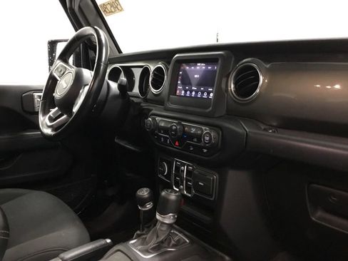Used 2019 Jeep Wrangler Unlimited Sahara AWD/4WD image 22