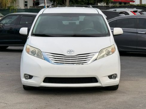 Used 2012 Toyota Sienna LE FWD image 2