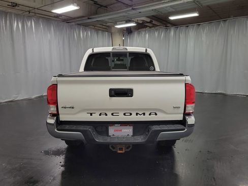 Used 2016 Toyota Tacoma SR5 w/ SR5 Appearance Package (SN) AWD/4WD image 7