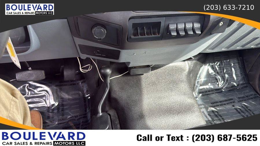Used 2015 Ford F550 4x4 Regular Cab Super Duty image 23