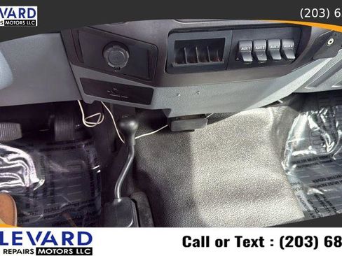 Used 2015 Ford F550 4x4 Regular Cab Super Duty image 23
