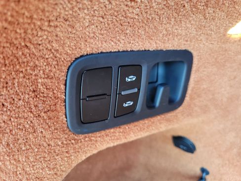 Used 2018 Bentley Bentayga AWD/4WD image 12