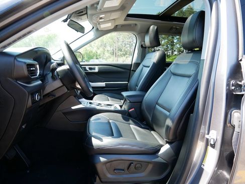 Used 2023 Ford Explorer XLT w/ Equipment Group 202A AWD/4WD image 14