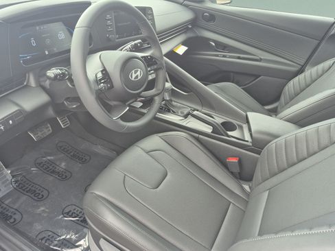 New 2026 Hyundai Elantra SEL Sport FWD image 17