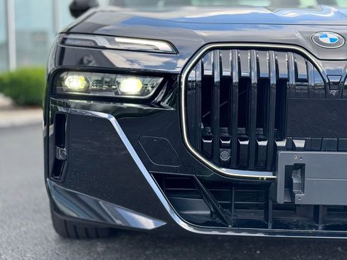 Used 2024 BMW 760i xDrive w/ Premium Package 2 image 24