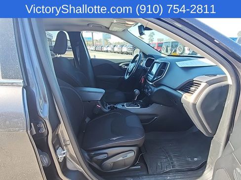 Certified 2016 Jeep Cherokee Latitude w/ Safety/Convenience Group image 30