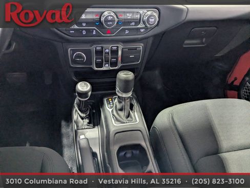 Used 2019 Jeep Wrangler Unlimited Sahara image 23