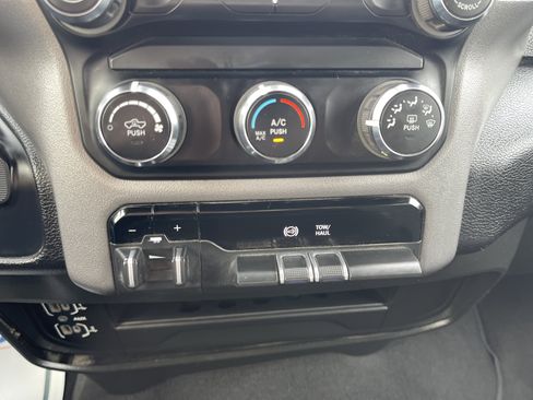 Used 2024 RAM 2500 Big Horn AWD/4WD image 28