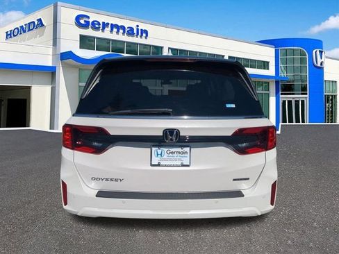 New 2026 Honda Odyssey Touring image 4