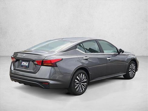 Used 2025 Nissan Altima 2.5 SV FWD image 5