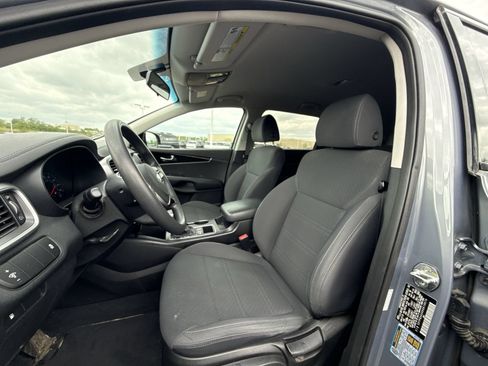 Used 2019 Kia Sorento L FWD image 12