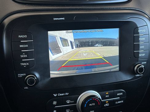Used 2019 Kia Soul + FWD image 17
