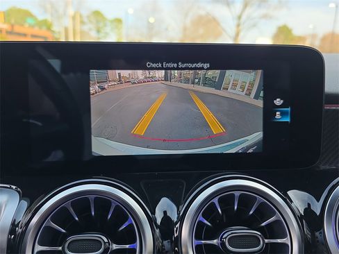 Used 2022 Mercedes-Benz GLB 35 AMG 4MATIC image 25