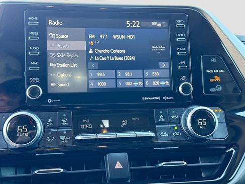 Used 2020 Toyota Highlander XLE image 33