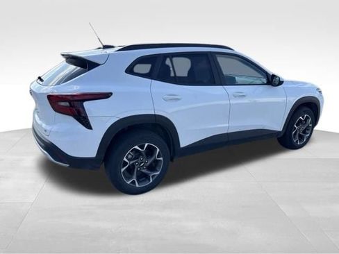 Certified 2024 Chevrolet Trax LT w/ Driver Confidence Package FWD image 5