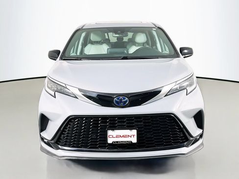 Used 2024 Toyota Sienna XSE AWD/4WD image 3