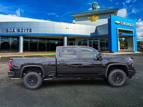 New 2026 Chevrolet Silverado 2500 ZR2 w/ LPO, Dark Essentials Package AWD/4WD image 8