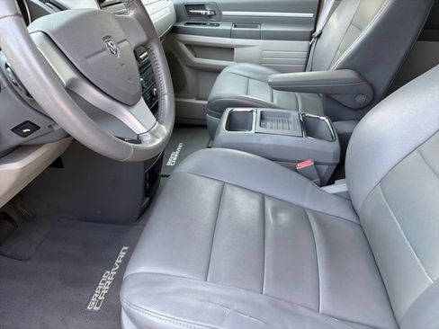 Used 2008 Dodge Grand Caravan SXT FWD image 5