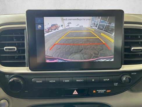 Used 2025 Hyundai Venue SEL FWD image 13