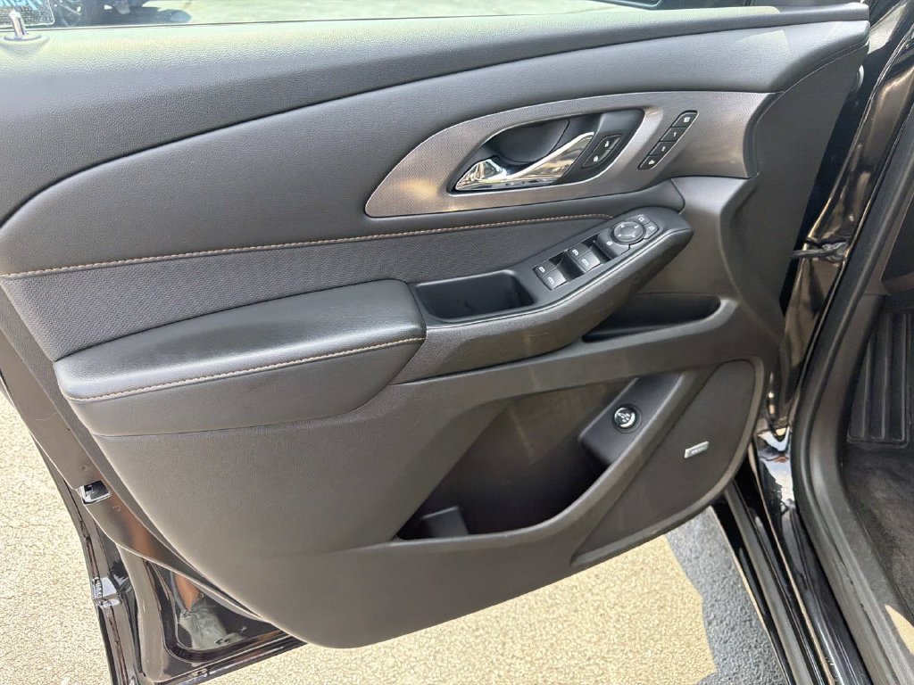 Used 2021 Chevrolet Traverse Premier w/ Redline Edition FWD image 19