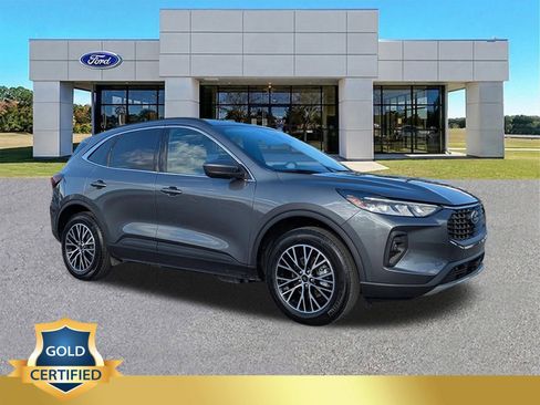 Certified 2025 Ford Escape SE image 1