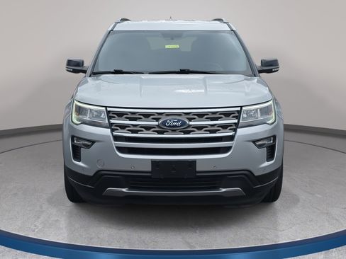 Used 2018 Ford Explorer XLT w/ Equipment Group 202A image 2