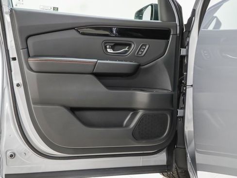 New 2025 Honda Pilot TrailSport image 15