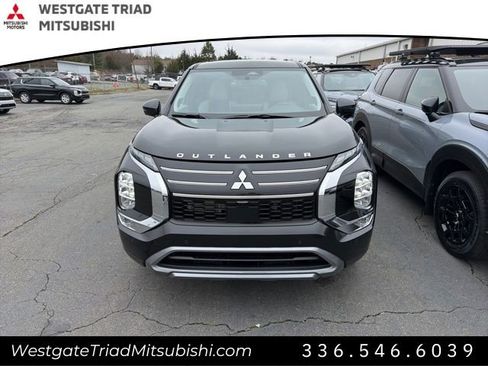 New 2026 Mitsubishi Outlander AWD image 2