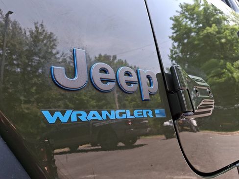 Certified 2024 Jeep Wrangler Unlimited AWD/4WD image 29