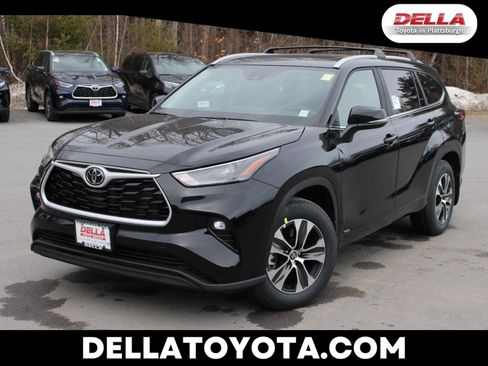 New 2026 Toyota Highlander XLE image 1