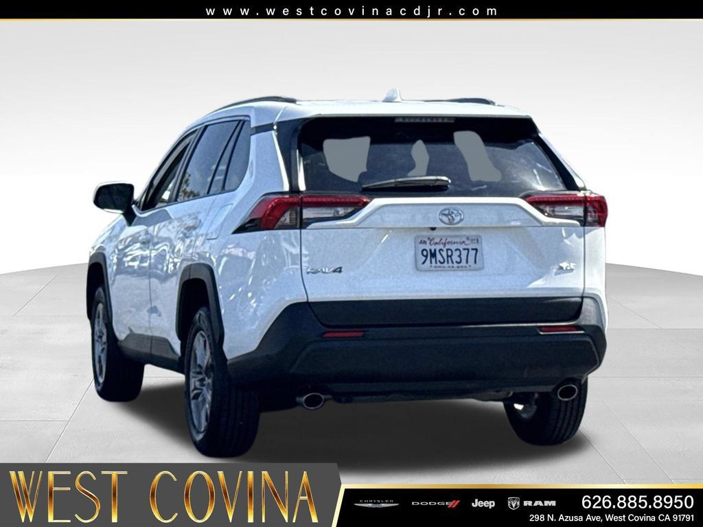 Used 2024 Toyota RAV4 XLE FWD image 8