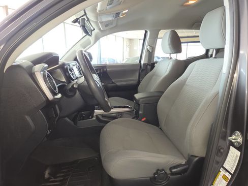 Used 2017 Toyota Tacoma SR5 AWD/4WD image 19