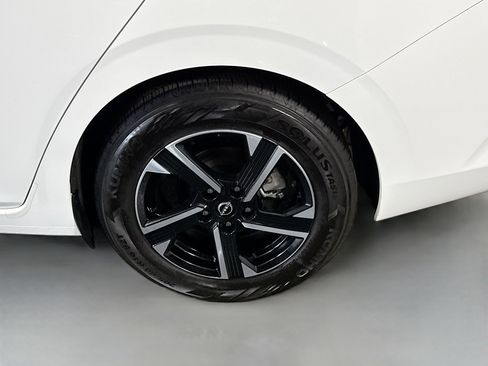 Used 2024 Nissan Sentra SV FWD image 37