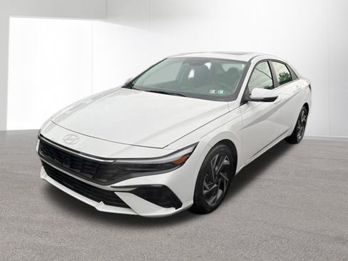 Used 2025 Hyundai Elantra Limited FWD image 24