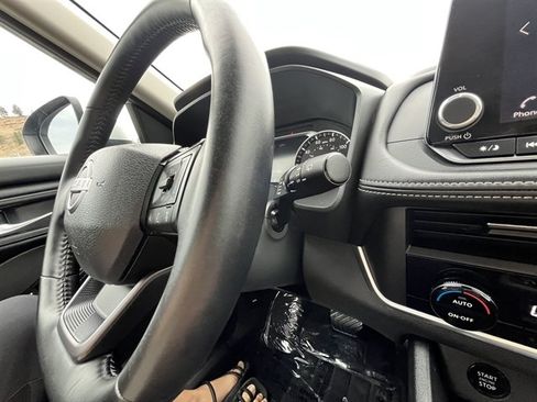 Used 2025 Nissan Rogue SV AWD/4WD image 21