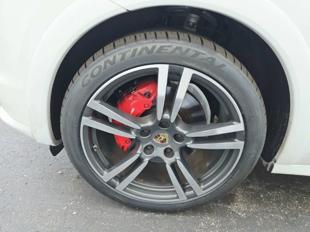 Used 2014 Porsche Cayenne GTS AWD/4WD image 16