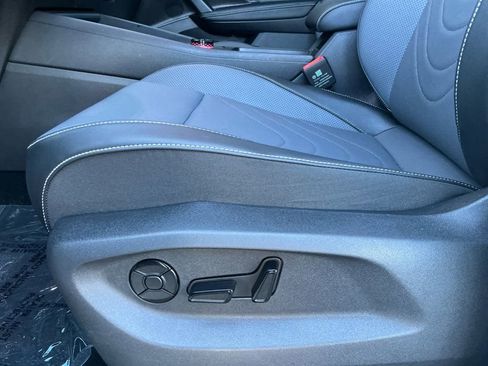 Used 2025 Volkswagen Tiguan SE R-Line image 24