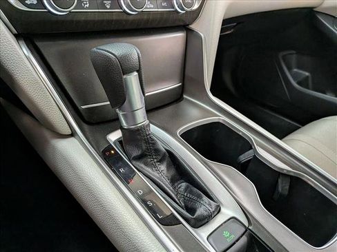 Used 2018 Honda Accord EX image 18