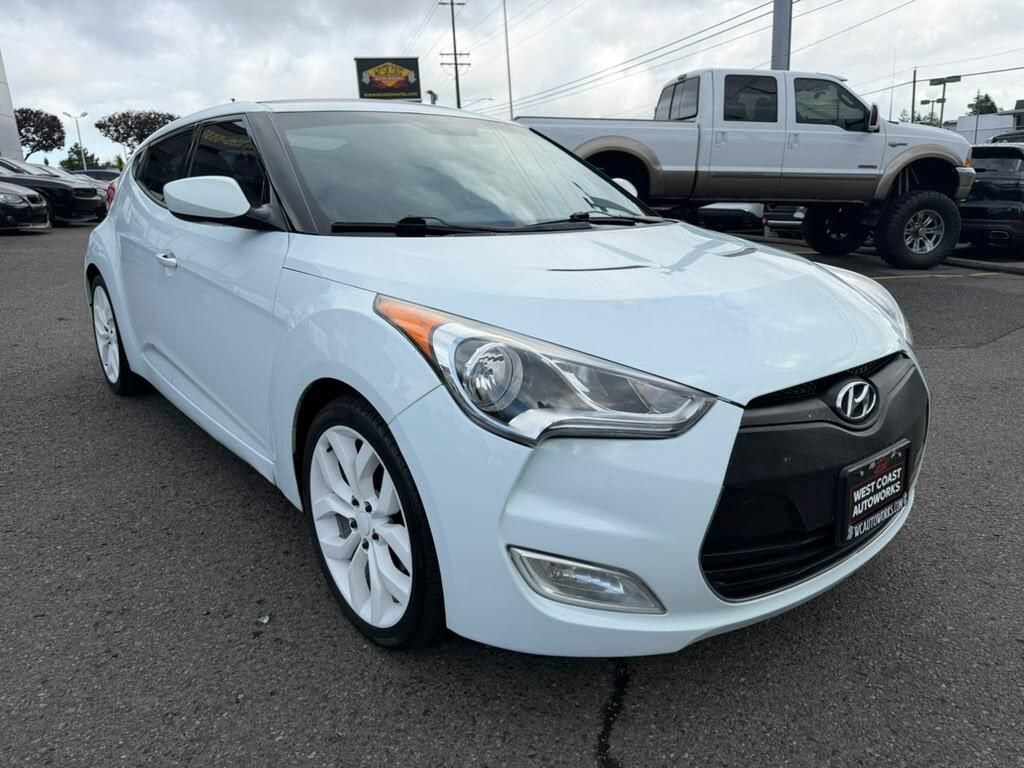 Used 2012 Hyundai Veloster w/ Style Pkg FWD image 3