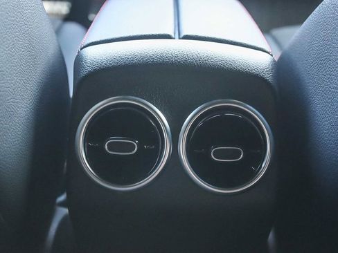 Used 2021 Mercedes-Benz GLA 250 4MATIC image 21