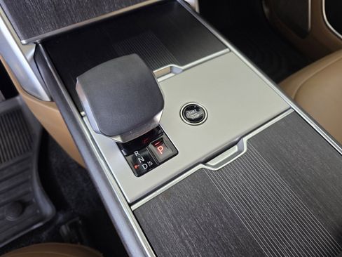 Used 2025 Land Rover Range Rover Autobiography image 23