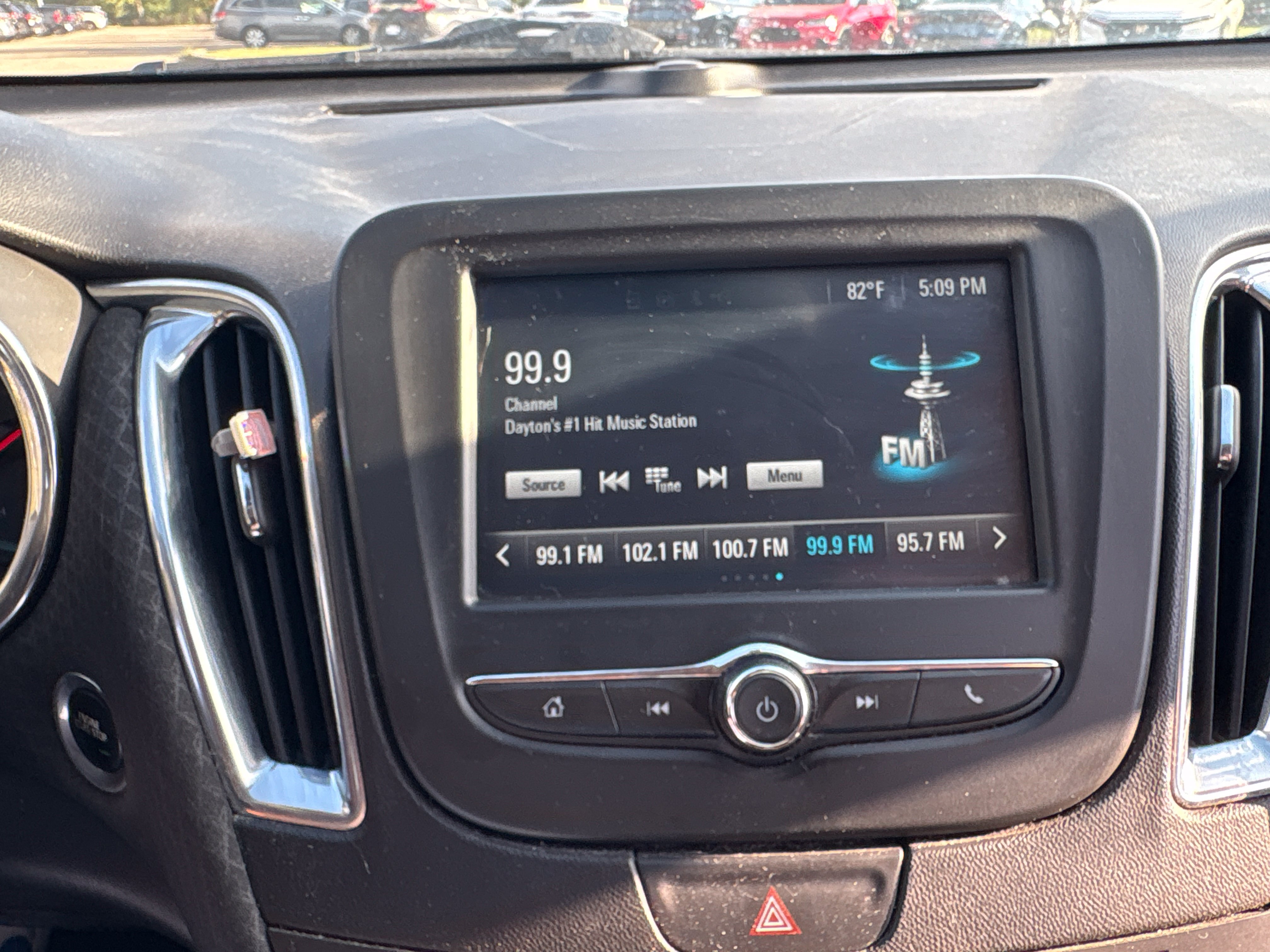 Used 2016 Chevrolet Malibu LT FWD image 2