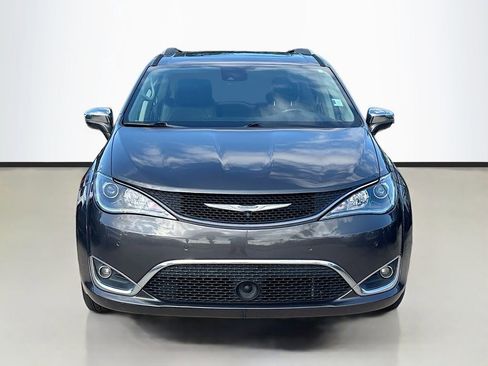 Used 2018 Chrysler Pacifica Limited w/ Tire & Wheel Group image 2